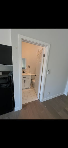 Building Photo - 8456 Darby Ave