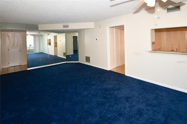 Building Photo - 690 Island Way