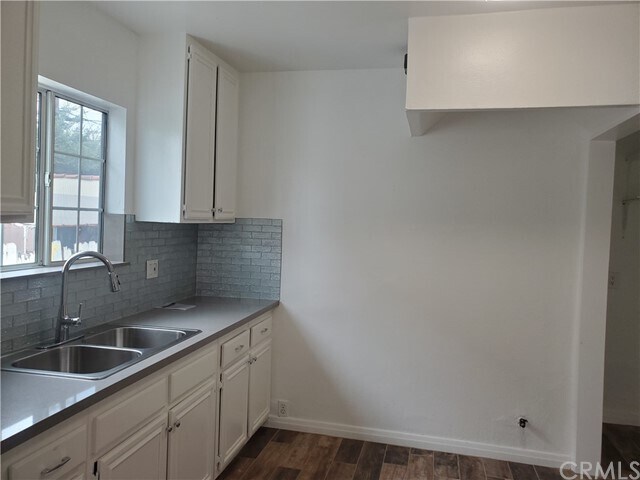 Building Photo - 1309 S Woods Ave