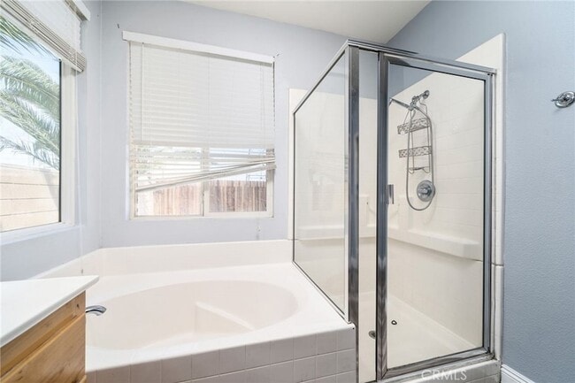 Building Photo - 12833 Biscayne Ave