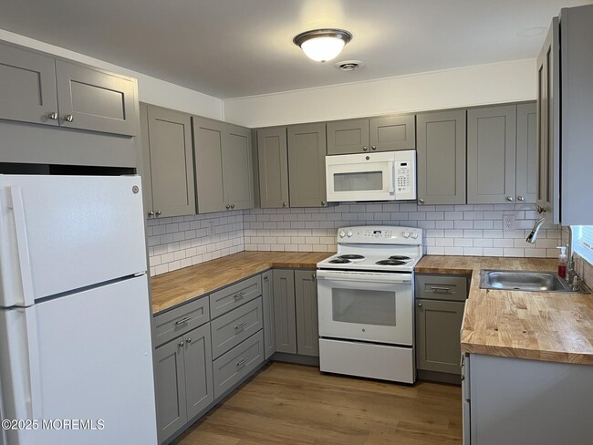 Primary Photo - 134A Buckingham Dr