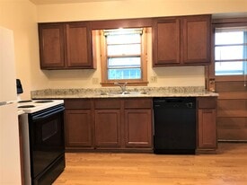Building Photo - 410 Pawling St