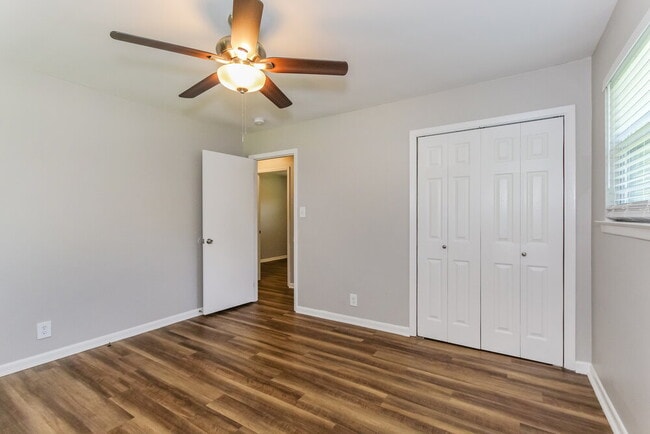 Building Photo - 201 Beechwood Dr