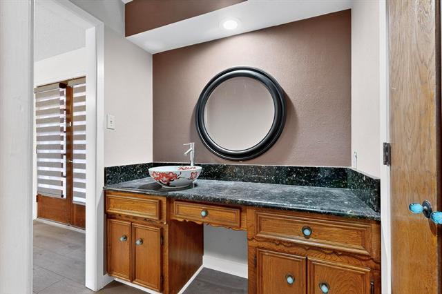 Building Photo - 1301 Warwick St