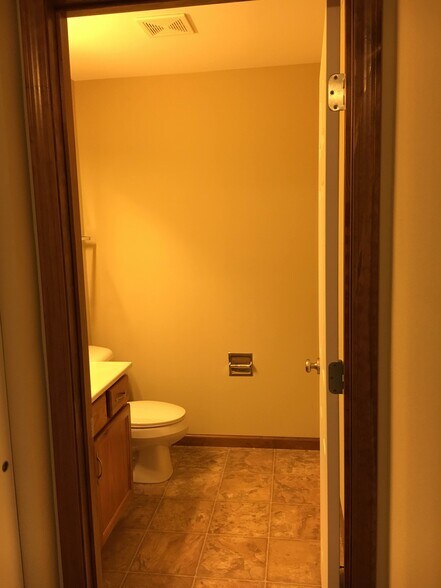 Building Photo - 2125 Suncrest