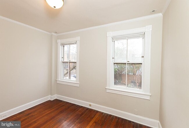 Building Photo - 315 12th St SE