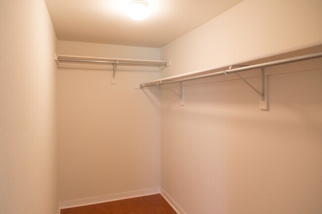 Building Photo - Conveniently Located Modern Two Bedroom Condo For Rent in Westwood Condominiums