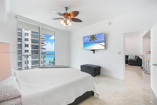 Building Photo - 6515 Collins Ave