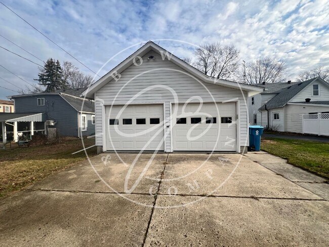 Building Photo - "Charming 3-Bedroom with 2 Full Baths in t...