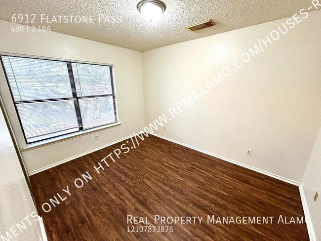 Building Photo - AVAILABLE! 4 Bedroom 2.5 Bath Two Story Ho...