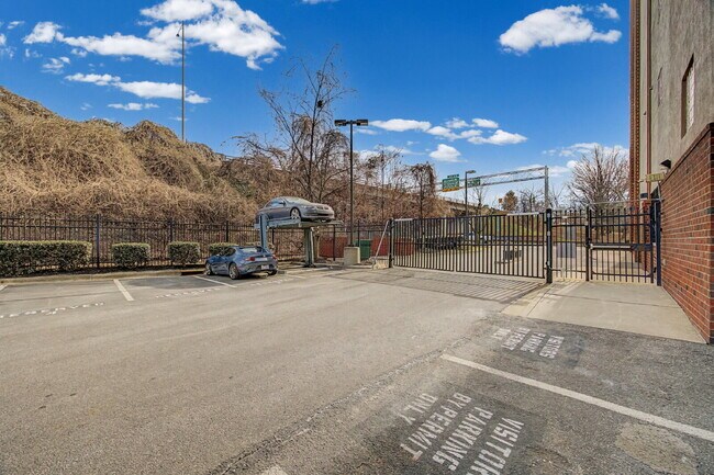 Building Photo - Urban Loft Condo Featuring Stunning Views & Rooftop Entertaining