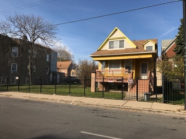 Building Photo - 3842 W Division St