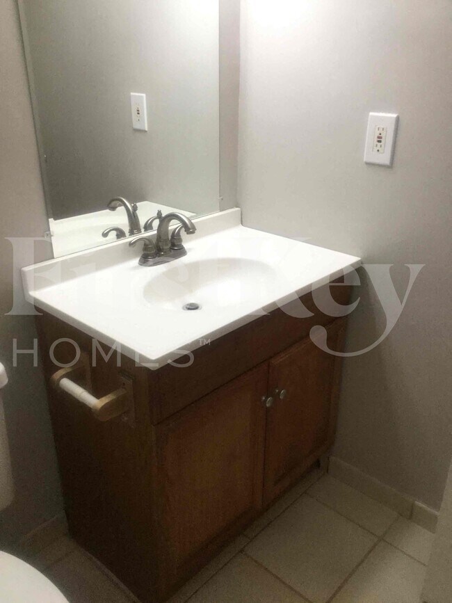 Building Photo - 19742 Carolina Cir