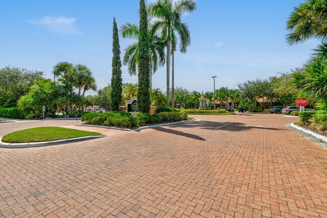 Building Photo - 10354 Fox Trail Rd S