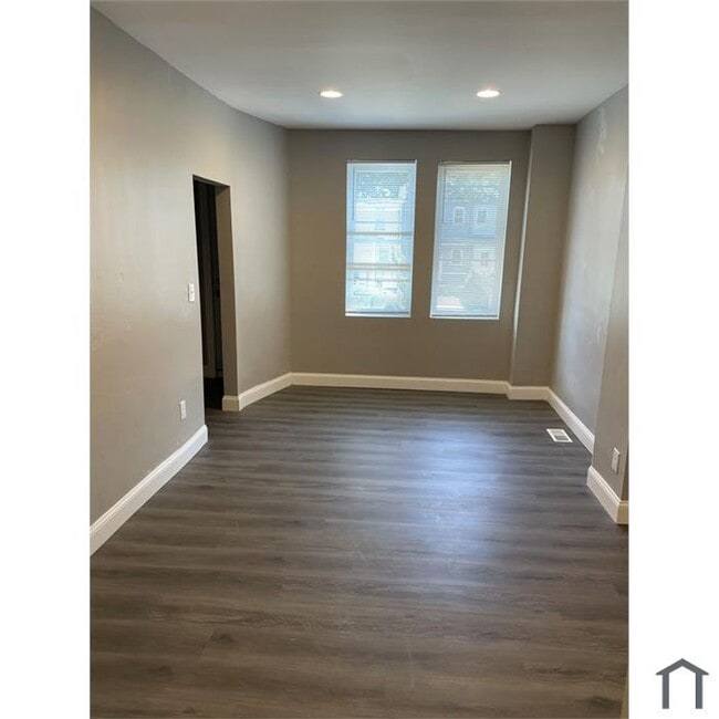 Building Photo - Three-Bedroom Home In Baltimore