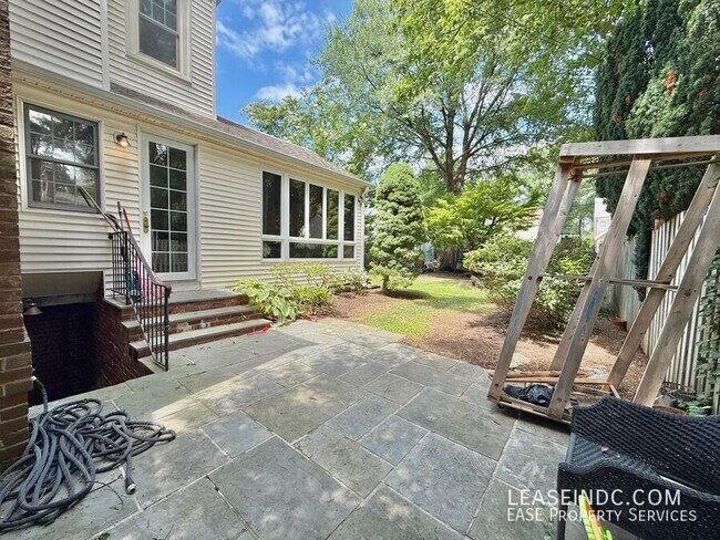Building Photo - 4825 Butterworth Pl NW