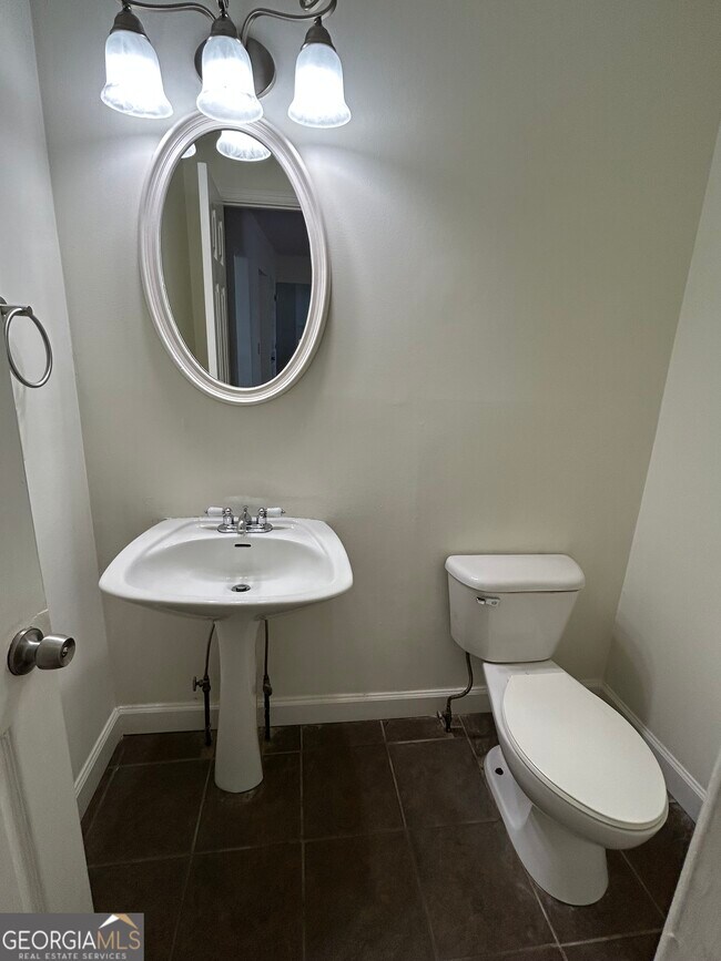 Building Photo - 745 Country Manor Way