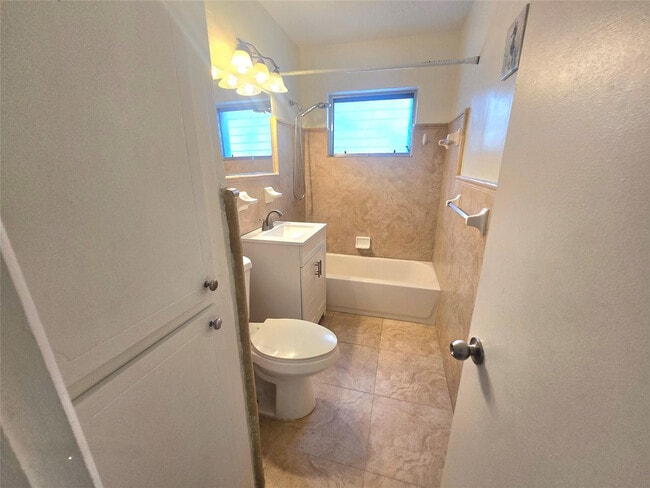 Building Photo - 2217 Grant St