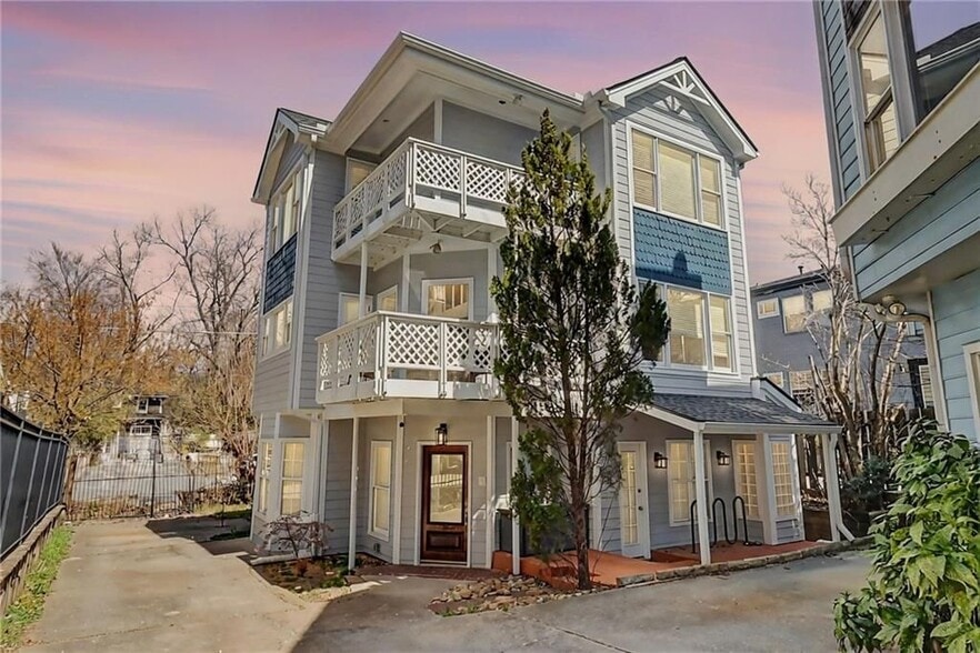 Building Photo - 1036 Greenwood Ave NE