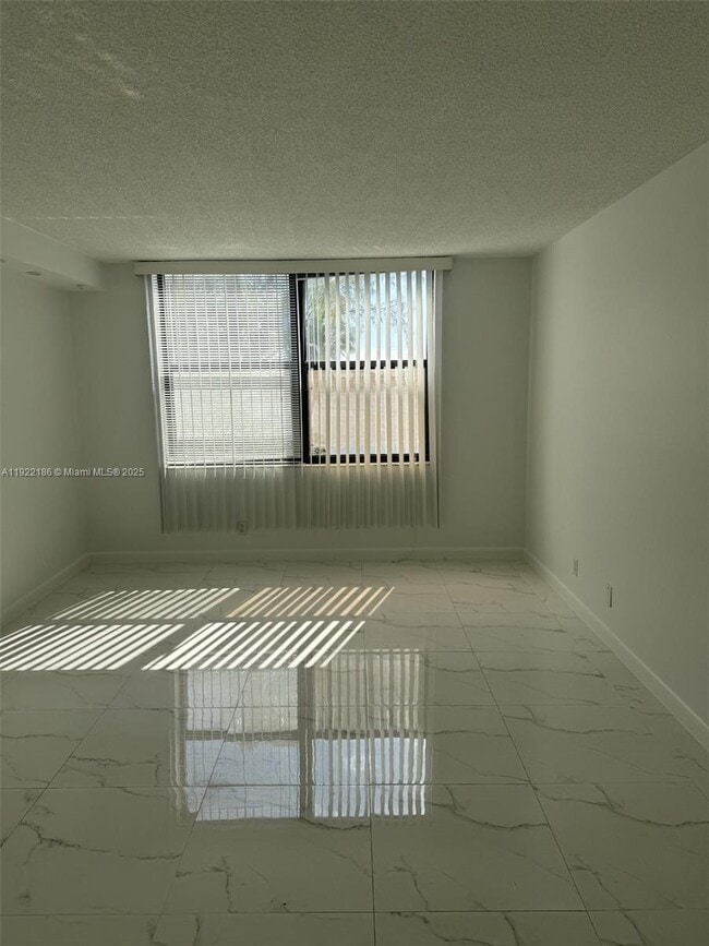 Building Photo - 18151 NE 31st Ct