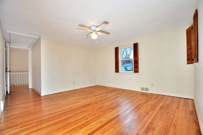 Building Photo - 19 Seneca Rd