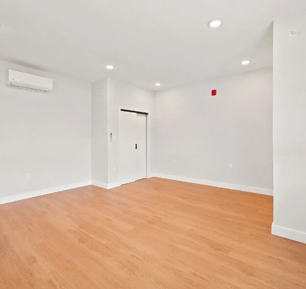 Building Photo - 5001 Frankford Ave