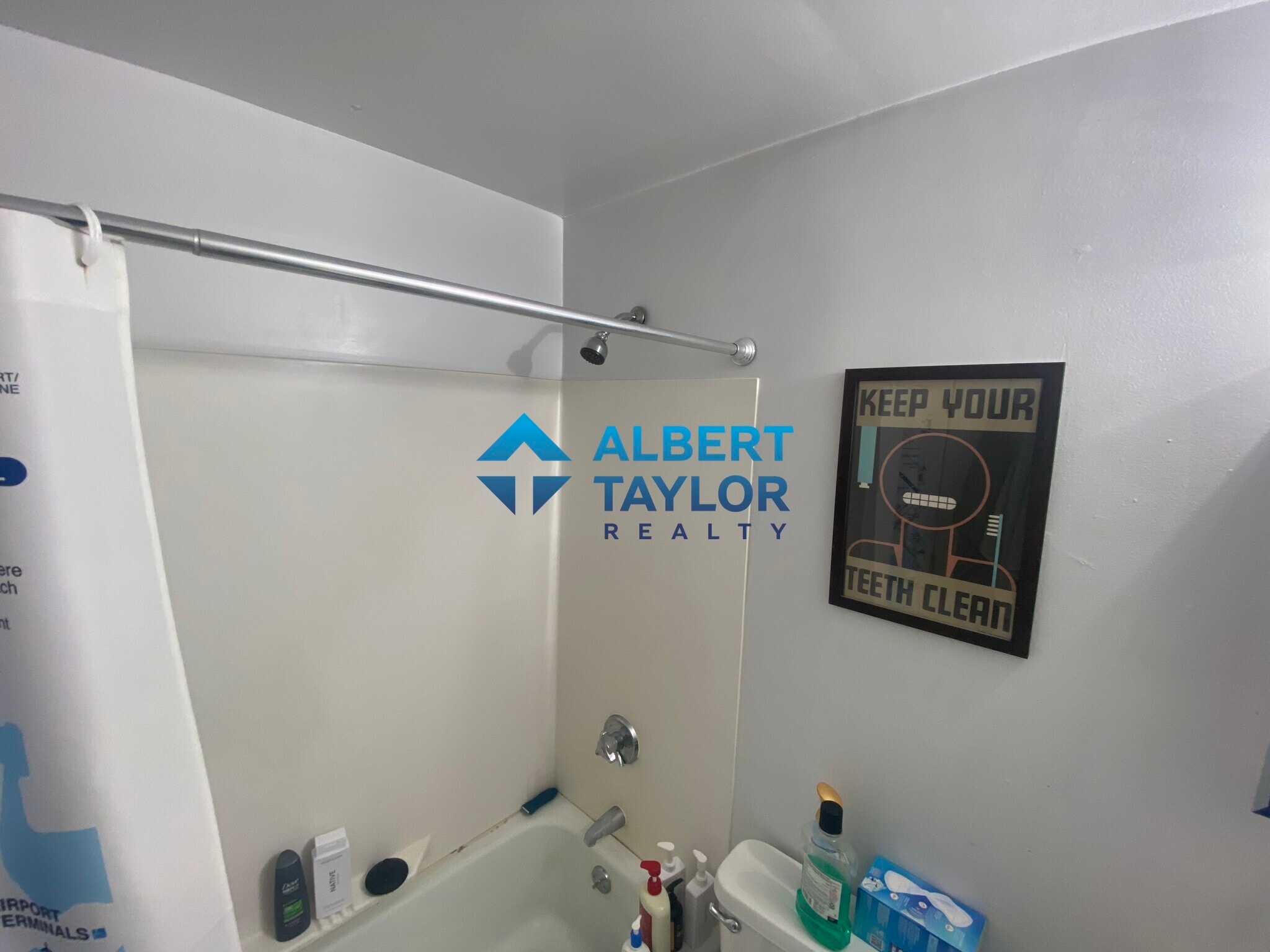 Building Photo - 24 Isabella St