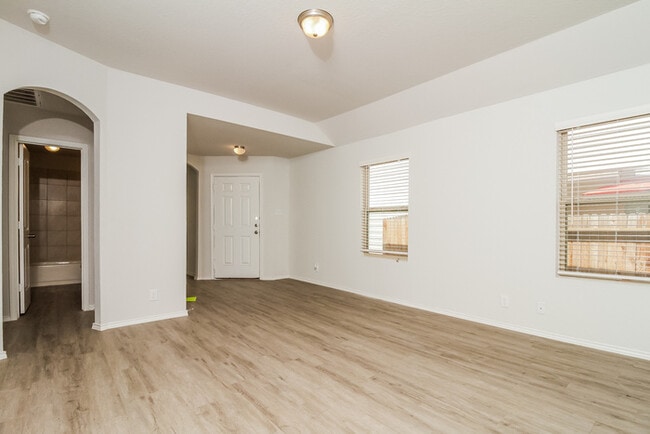 Building Photo - 10371 Clearwater Wy