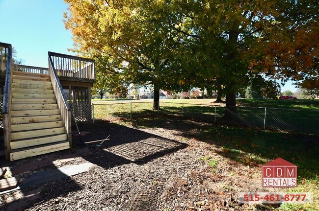 Building Photo - Wonderful Urbandale Home