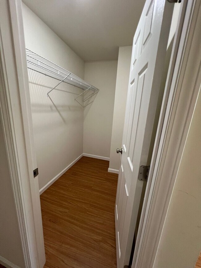 Building Photo - 3 bed, 2 bath, 2 car garage Home on 5 Acres