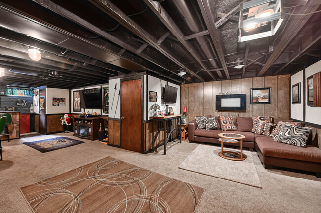 Building Photo - 15470 W Mayflower Dr