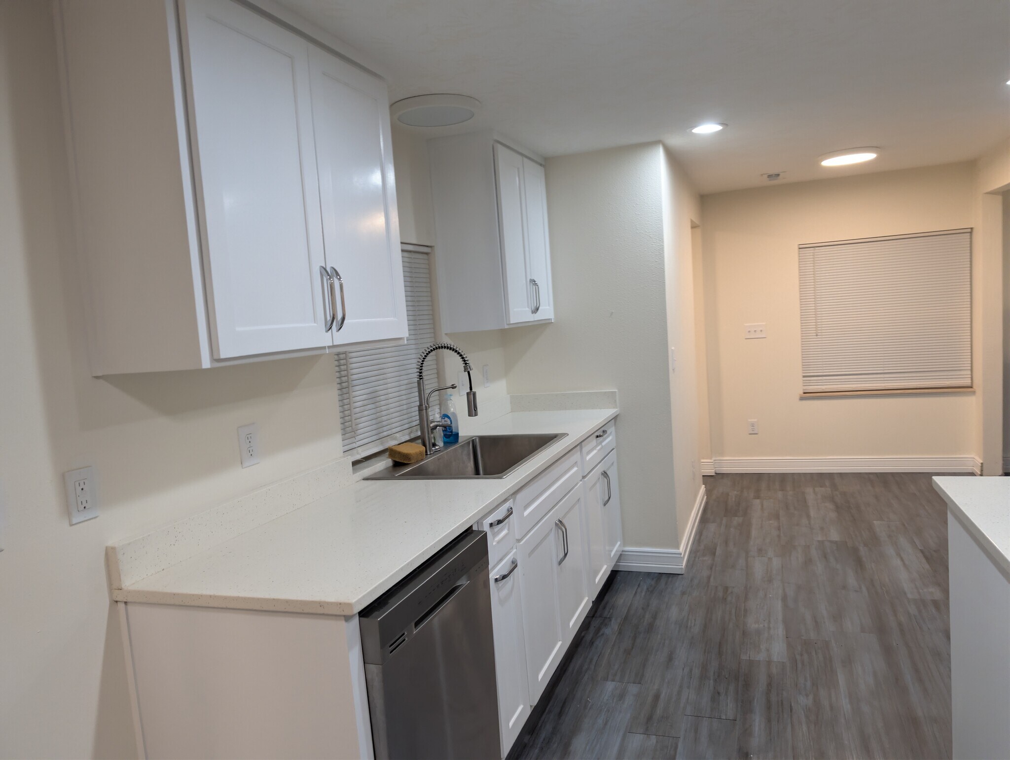 Building Photo - 3603 Sunnyview Rd NE