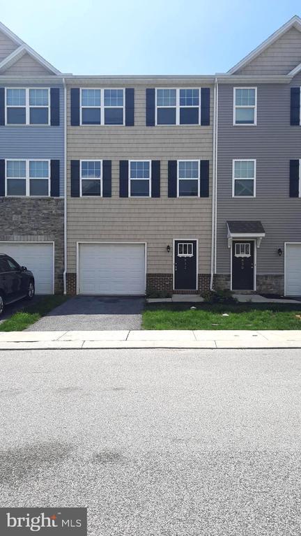 Primary Photo - 832 Admiral's Quay Dr
