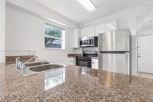 Building Photo - 520 SW 5th St