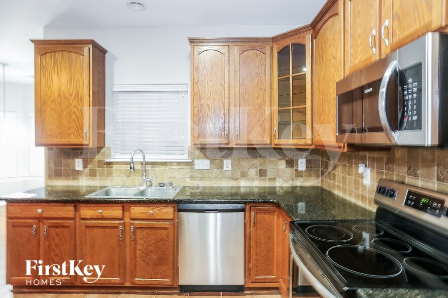 Building Photo - 2853 Island Point Dr NW