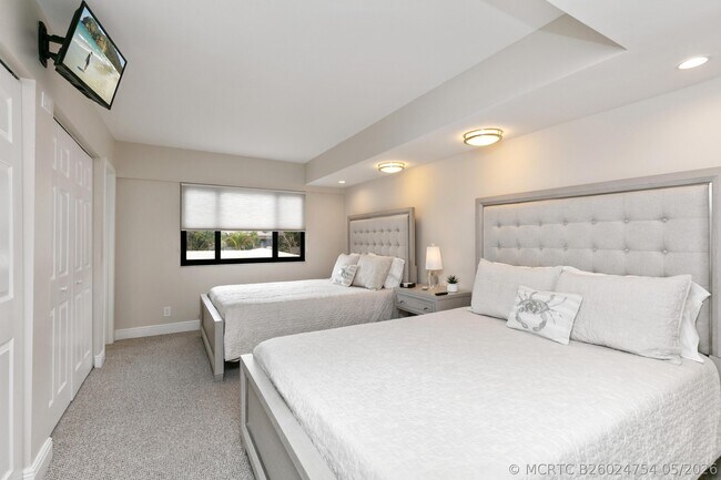 Building Photo - 665 SE 21st Ave