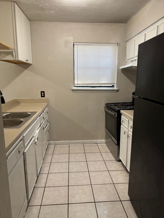 Building Photo - Charming 2BR Duplex in Tallahassee