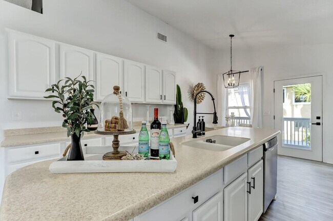 Building Photo - 156 Meadow Ave