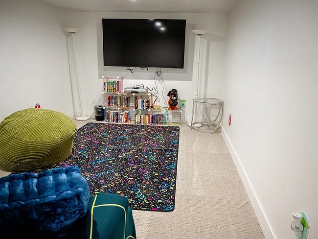 Building Photo - 380 Utah Ave