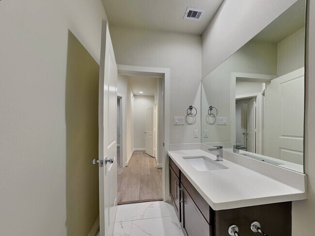 Building Photo - 6379 Paddington Bnd Dr