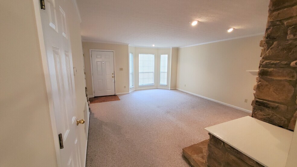 Building Photo - 140 Bright St