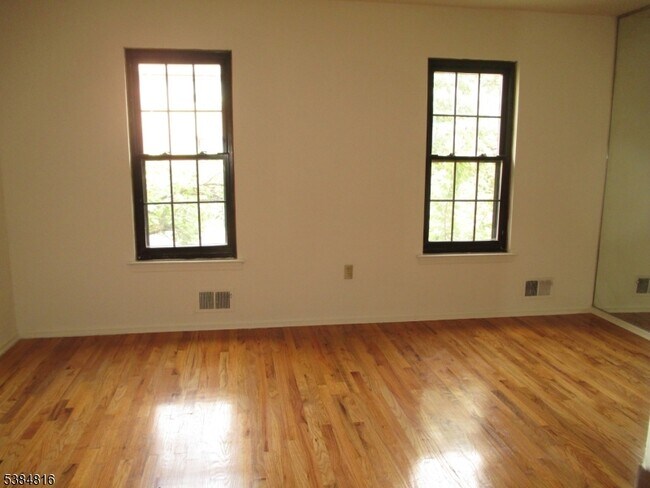 Building Photo - 181 Long Hill Rd