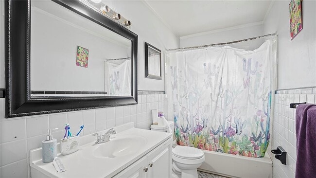 Building Photo - 5518 Riviera Dr