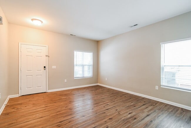 Building Photo - 10243 Hugue Way