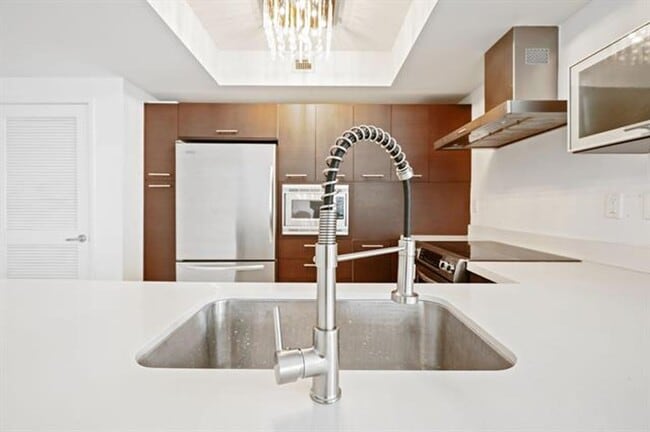 Building Photo - 200 Sunny Isles Blvd