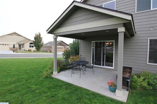 Building Photo - Spacious 3-Bedroom + Bonus Room Home for R...