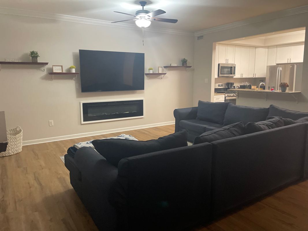 Building Photo - 1211 Lindsay Ln