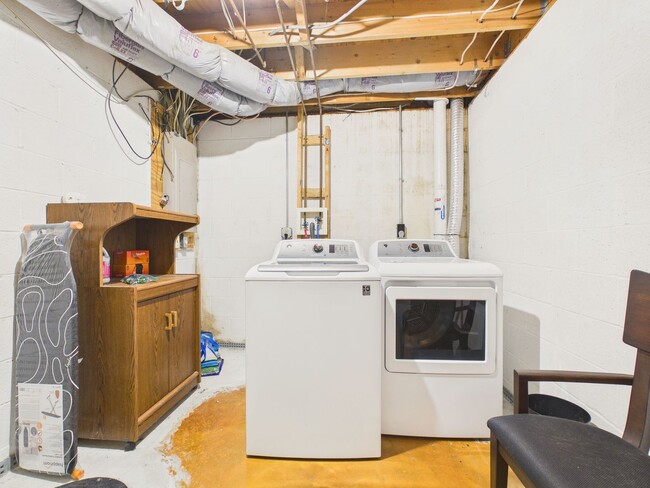 Building Photo - Charming Single Family Home on Grand St w/ Bonus 3rd Room