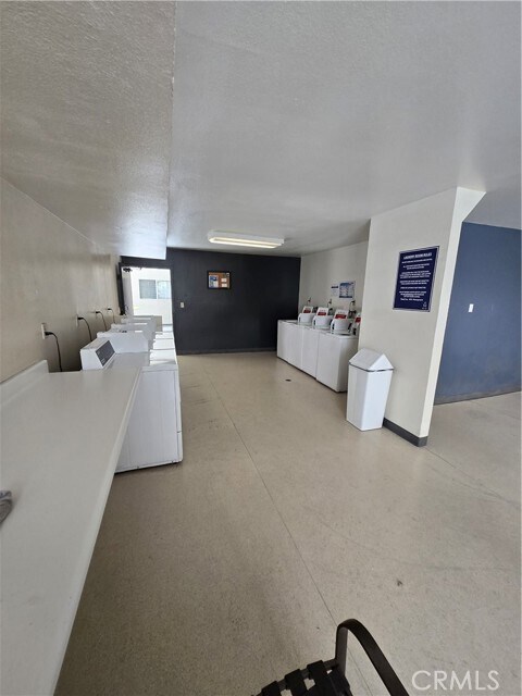 Building Photo - 5520 Owensmouth Ave