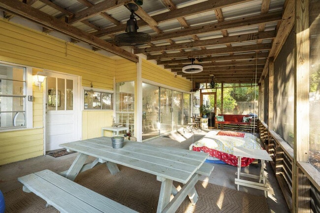 Building Photo - 11520 Council Ln